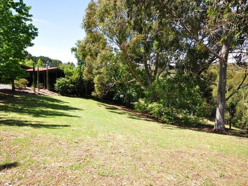 17 Badenoch Road, Carey Gully SA 5144