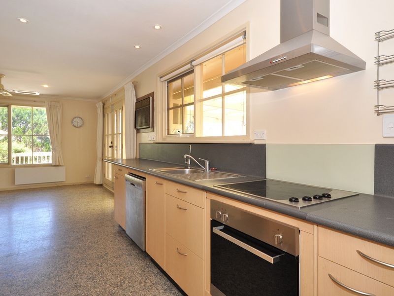 103 Emmett Road, Crafers West SA 5152