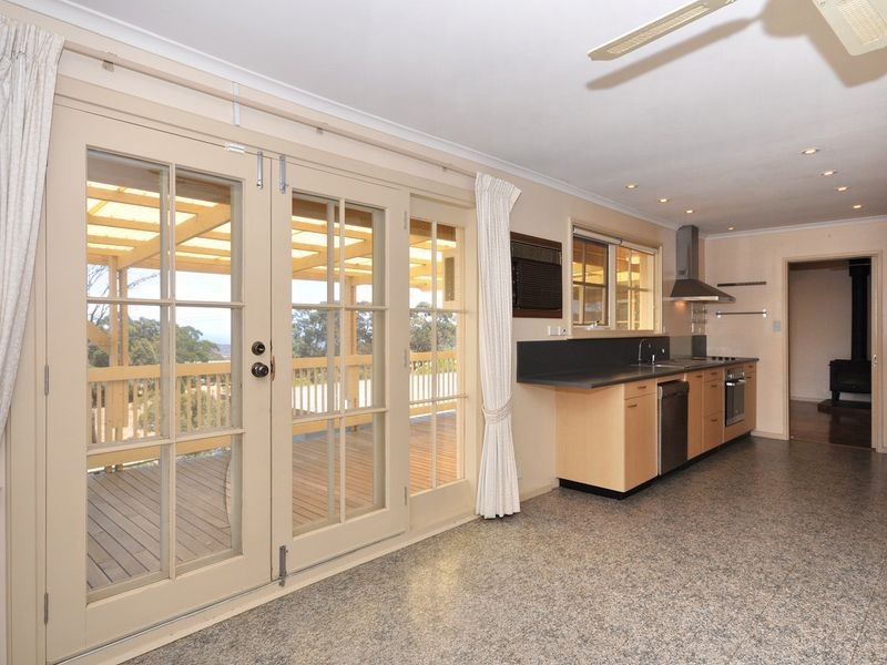 103 Emmett Road, Crafers West SA 5152