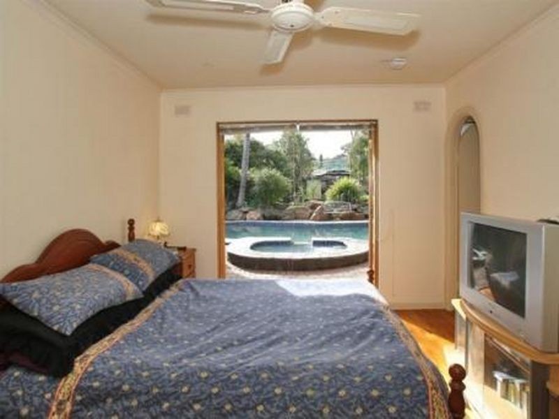 4 Lulworth Place, Flagstaff Hill SA 5159