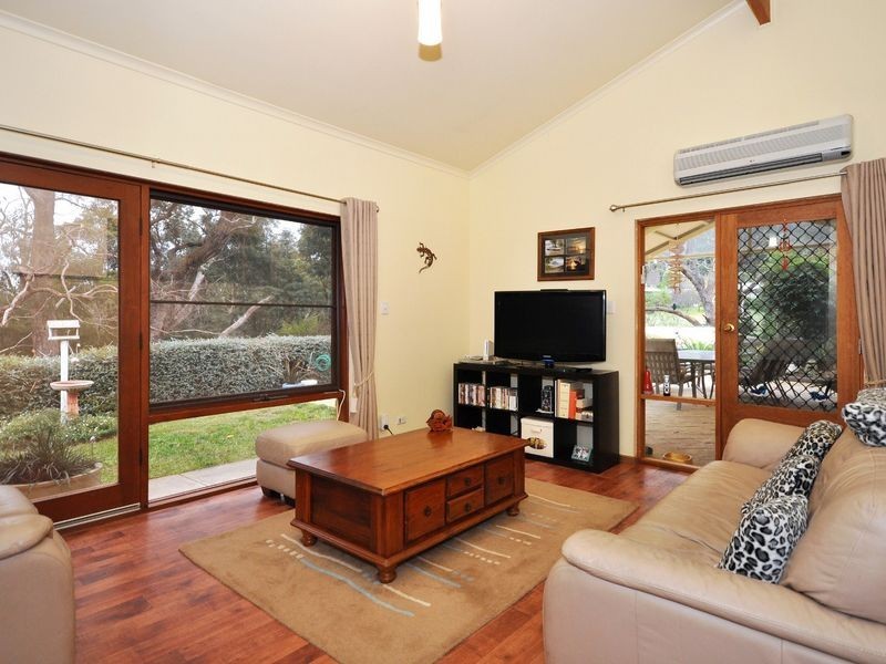 6 Montrose Street, Stirling SA 5152