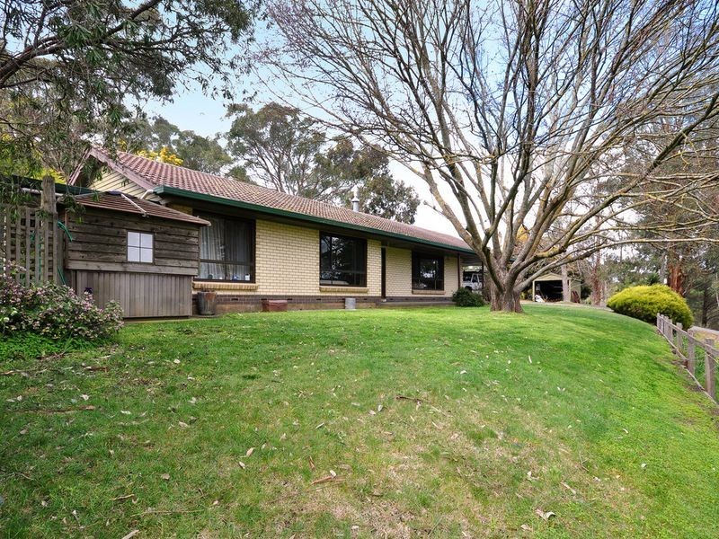 11 Badenoch Road, Carey Gully SA 5144