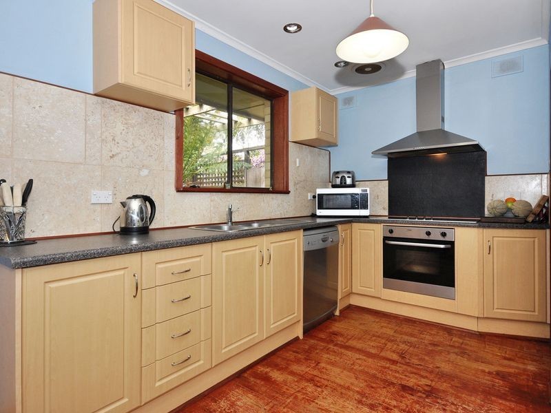 11 Badenoch Road, Carey Gully SA 5144