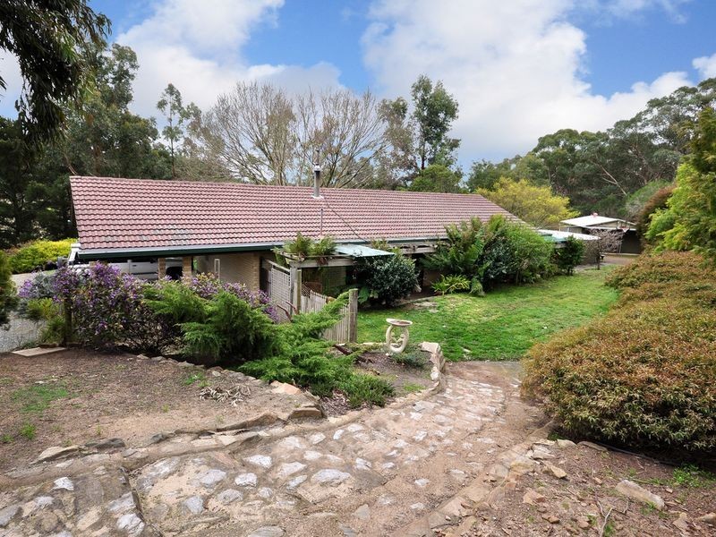 11 Badenoch Road, Carey Gully SA 5144