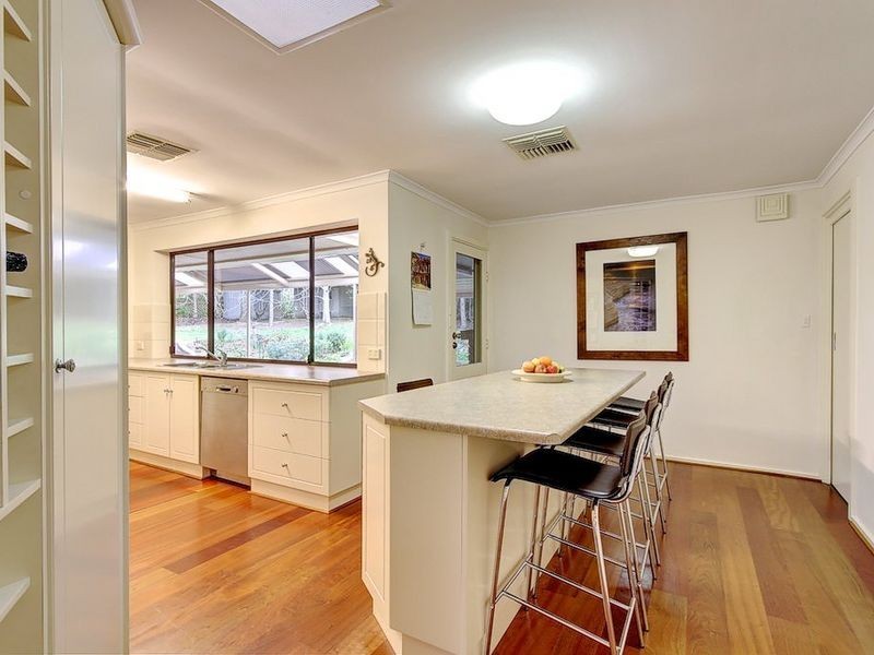 30 Lesley Crescent, Crafers SA 5152