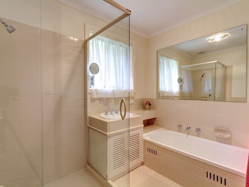 30 Lesley Crescent, Crafers SA 5152