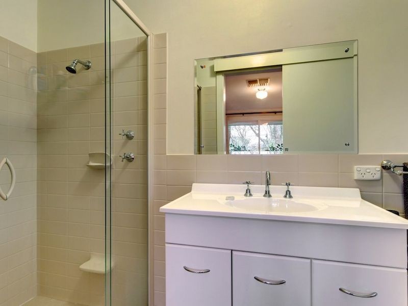 30 Lesley Crescent, Crafers SA 5152