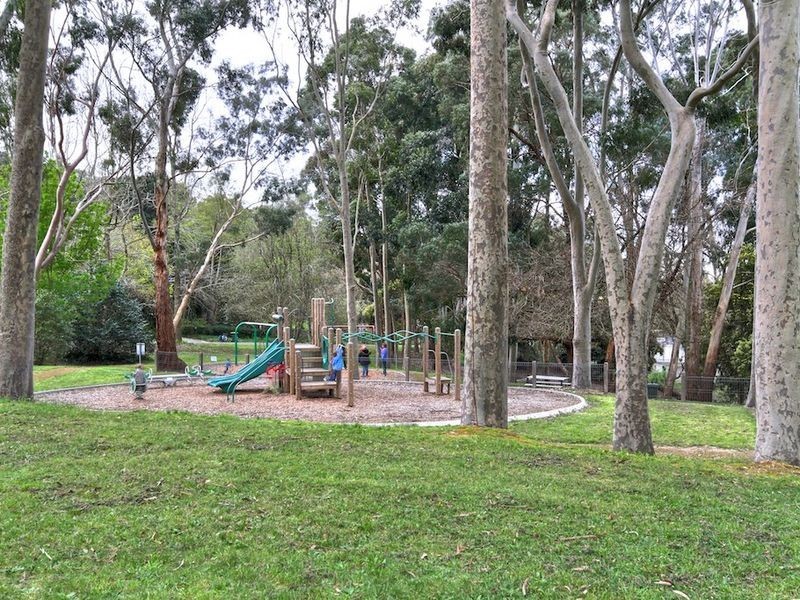 30 Lesley Crescent, Crafers SA 5152