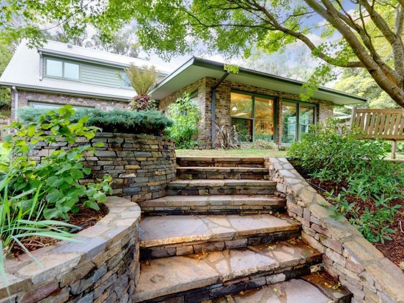 11 Oliver Street, Crafers SA 5152