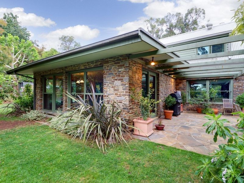 11 Oliver Street, Crafers SA 5152