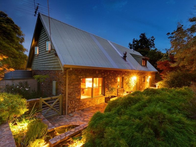 11 Oliver Street, Crafers SA 5152