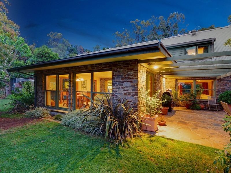 11 Oliver Street, Crafers SA 5152