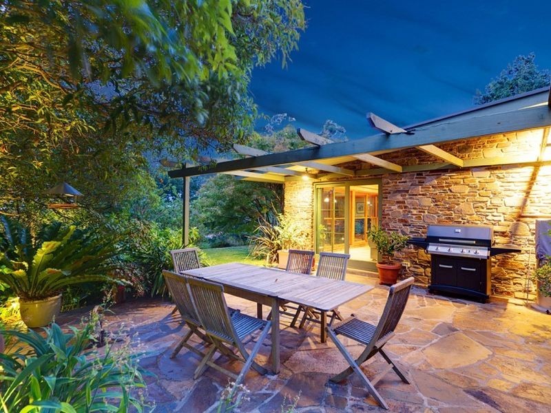 11 Oliver Street, Crafers SA 5152