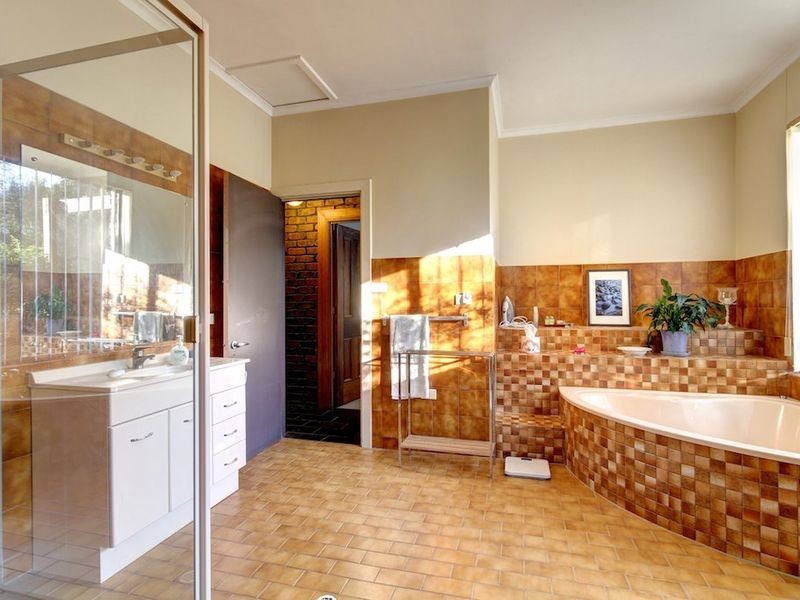 66 Emmett Road, Crafers West SA 5152