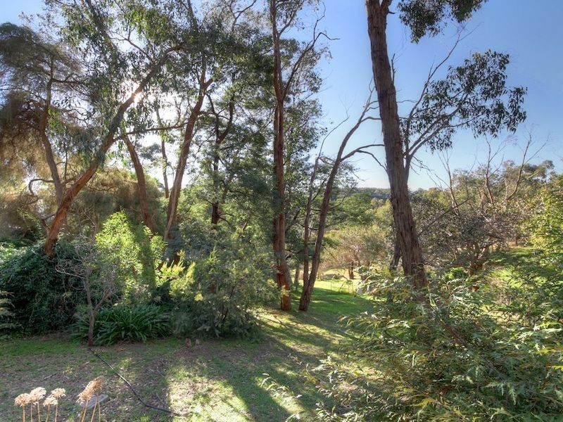 66 Emmett Road, Crafers West SA 5152