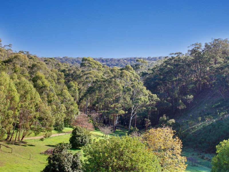 98b Gum Tree Glade, Norton Summit SA 5136