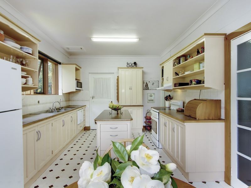 17 Oliver Street, Crafers SA 5152