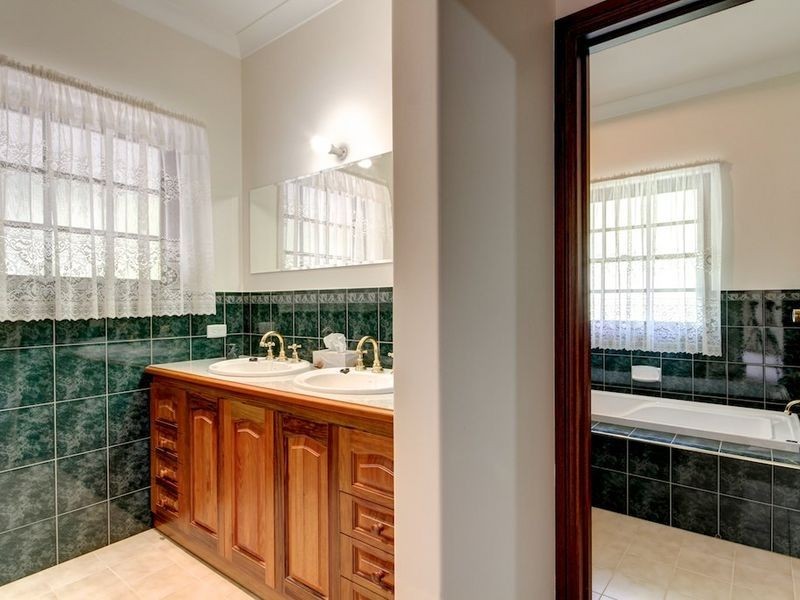 16 Miels Road, Crafers SA 5152