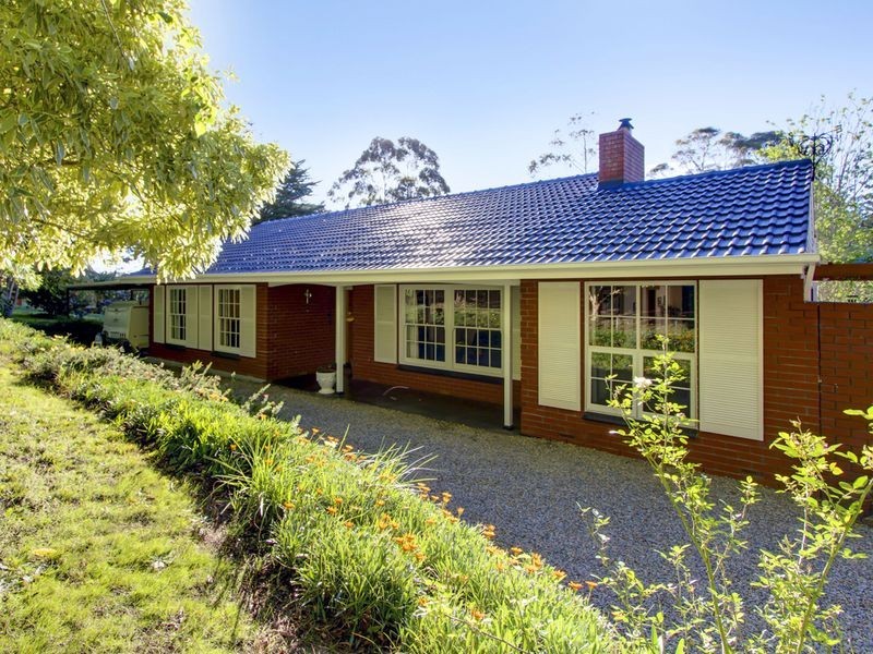 25 Paratoo Road, Stirling SA 5152