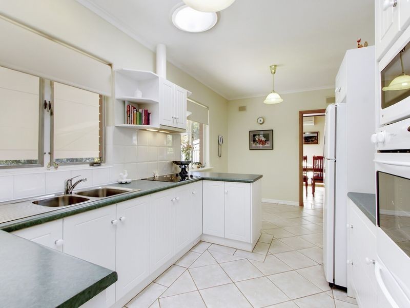 25 Paratoo Road, Stirling SA 5152