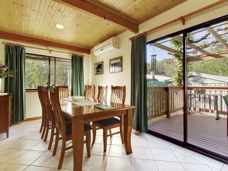 25 Paratoo Road, Stirling SA 5152