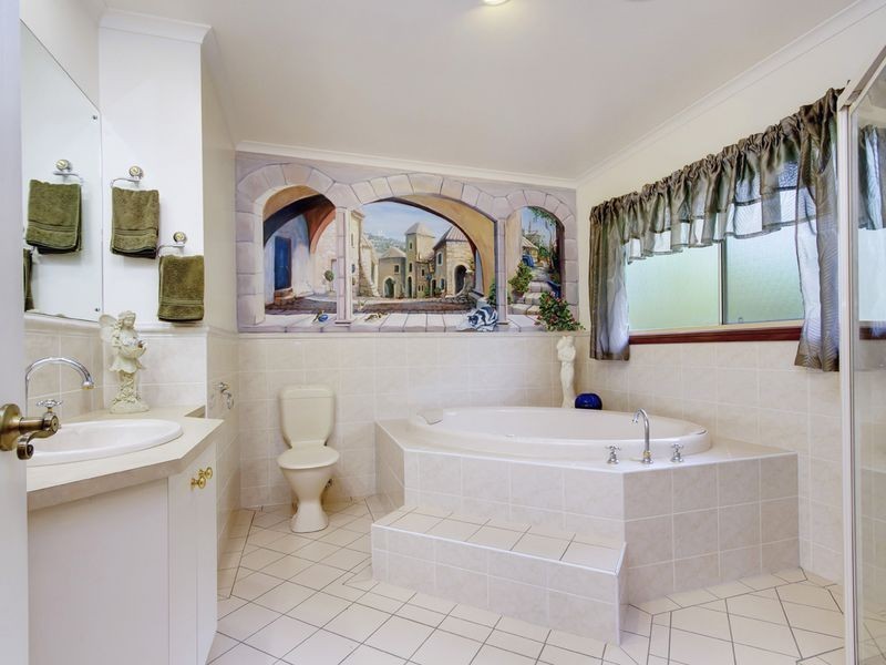 8 Driffield Road, Bridgewater SA 5155