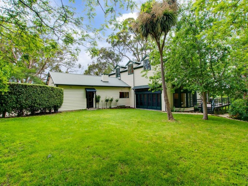 24 Madeline Road, Stirling SA 5152