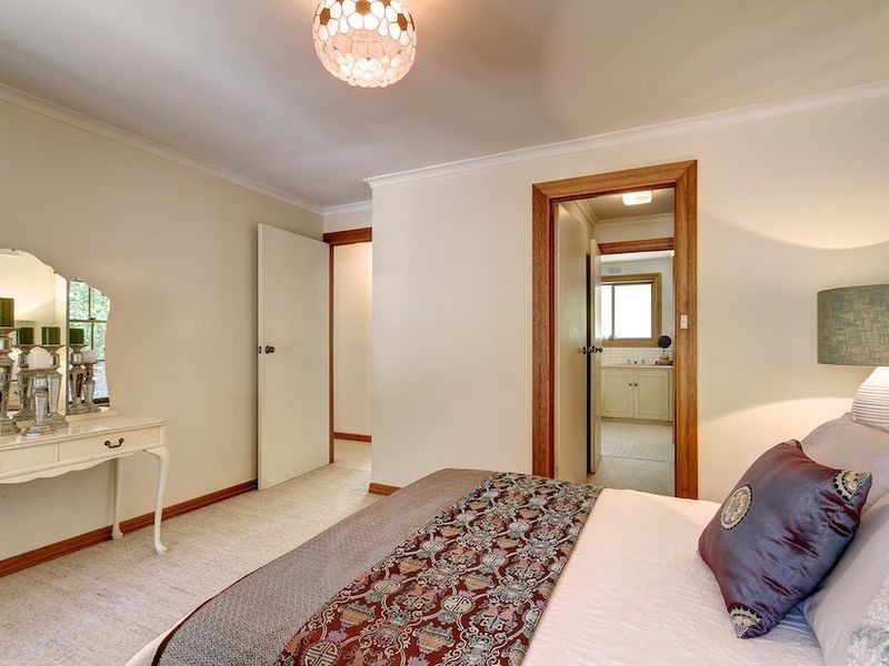 8 Cox Creek Road, Crafers SA 5152