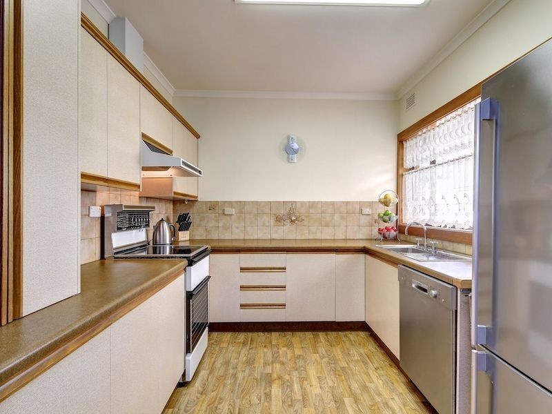 4 Oliphant Avenue, Oaklands Park SA 5046