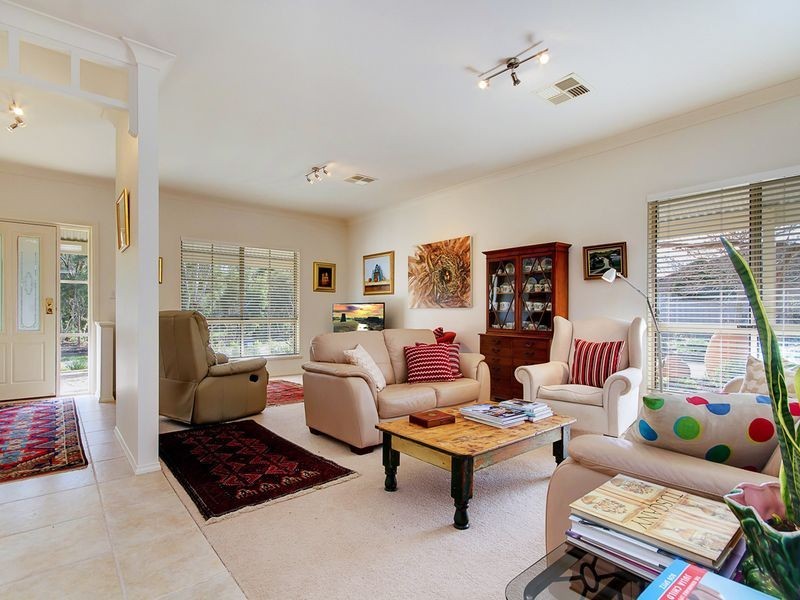 15 Oak Drive, Oakbank SA 5243