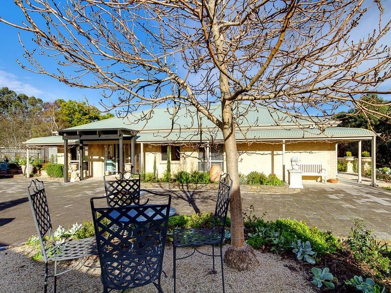 15 Oak Drive, Oakbank SA 5243