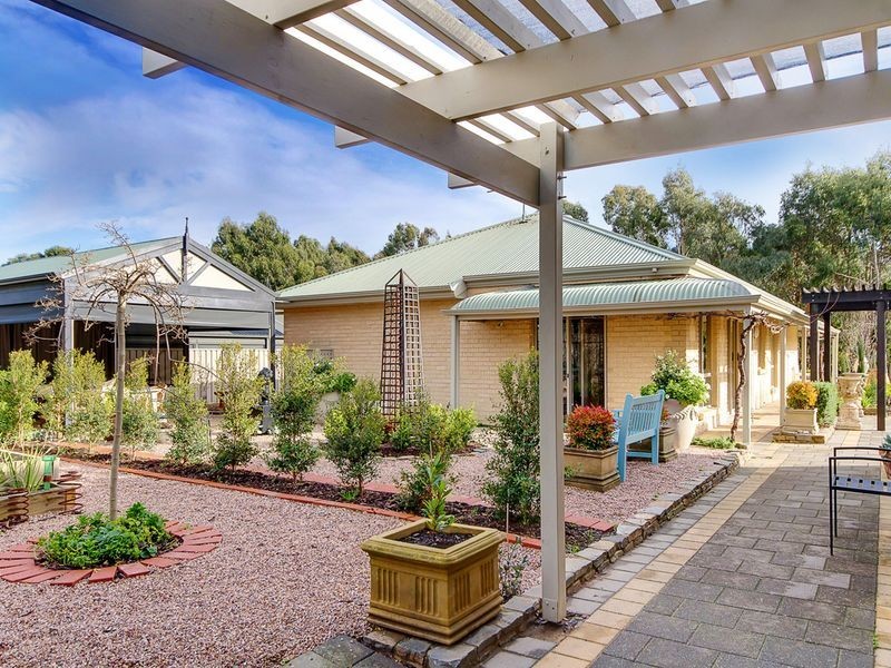 15 Oak Drive, Oakbank SA 5243