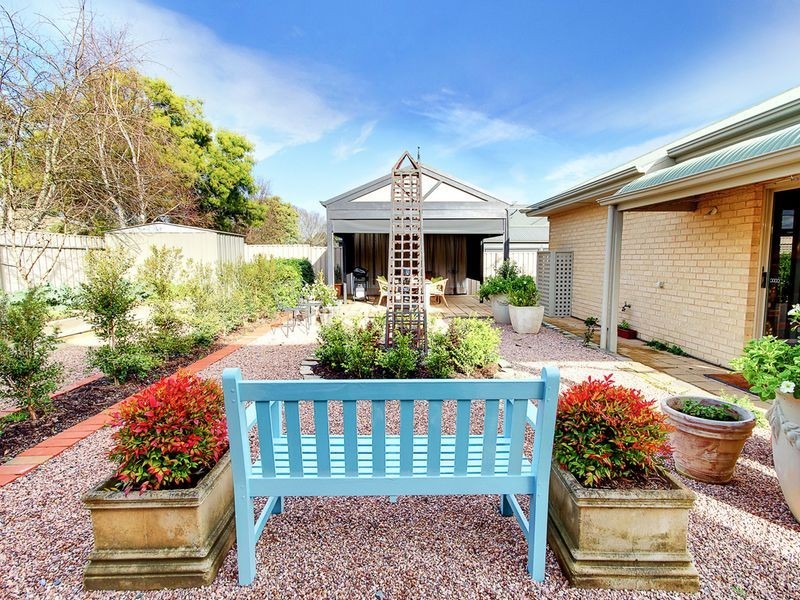 15 Oak Drive, Oakbank SA 5243