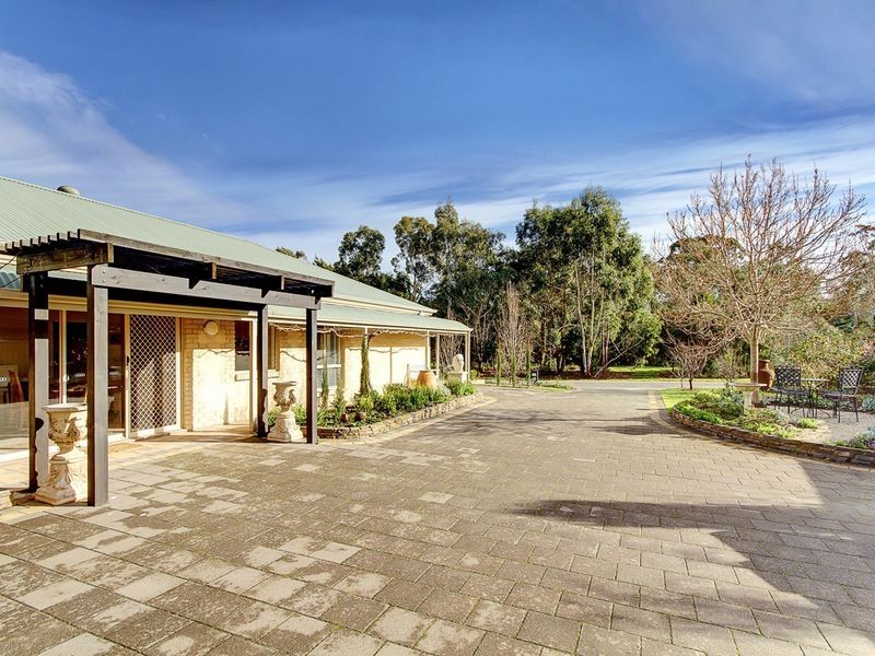 15 Oak Drive, Oakbank SA 5243