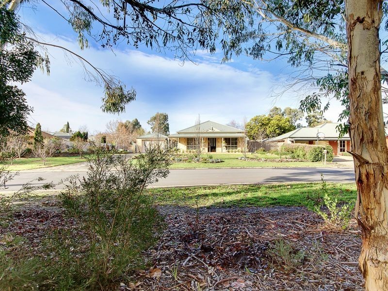 15 Oak Drive, Oakbank SA 5243