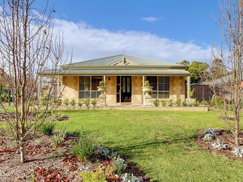 15 Oak Drive, Oakbank SA 5243