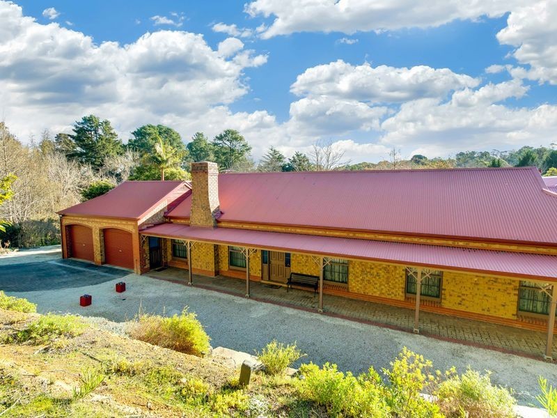 17 Paratoo Road, Stirling SA 5152