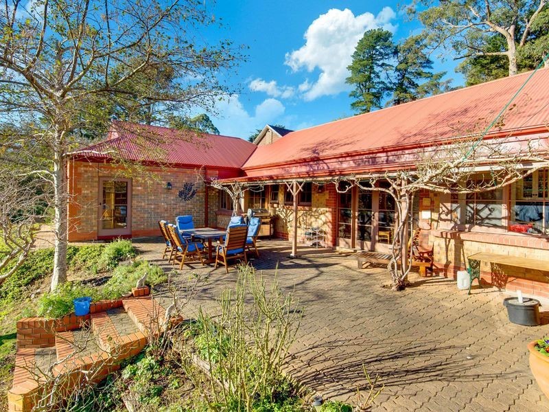 17 Paratoo Road, Stirling SA 5152