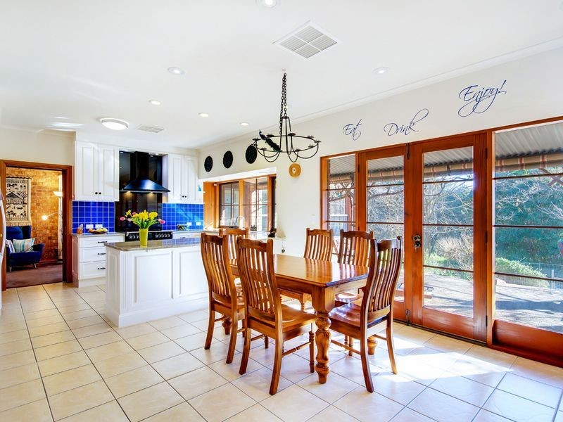 17 Paratoo Road, Stirling SA 5152