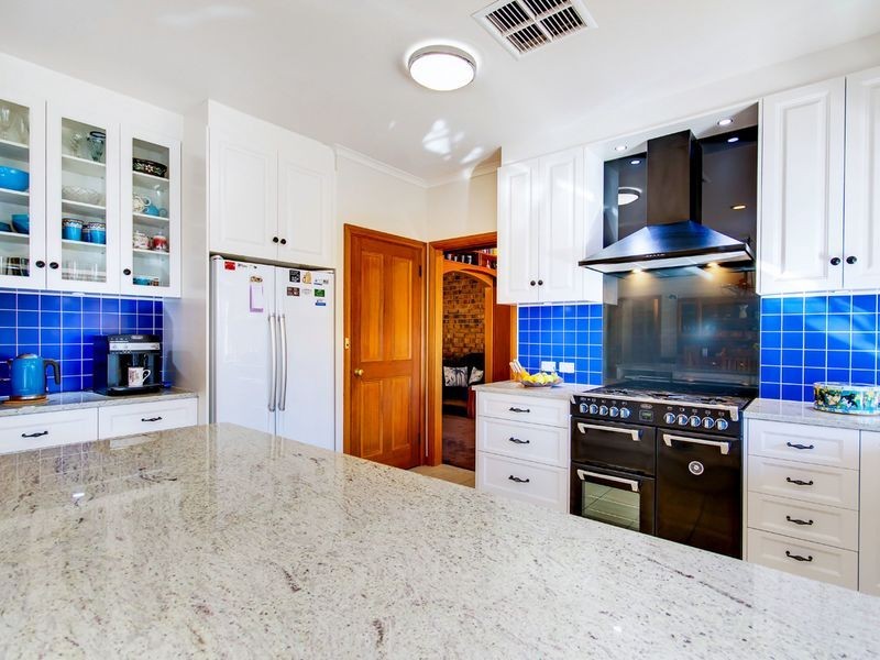 17 Paratoo Road, Stirling SA 5152