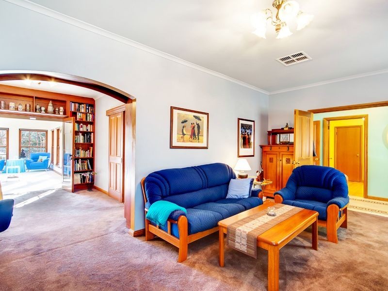 17 Paratoo Road, Stirling SA 5152