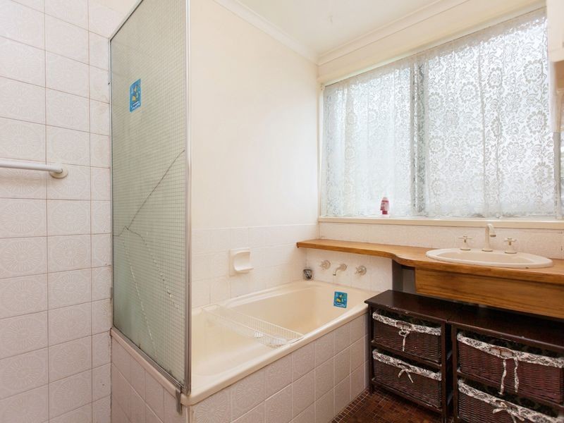 24 Cave Avenue, Bridgewater SA 5155