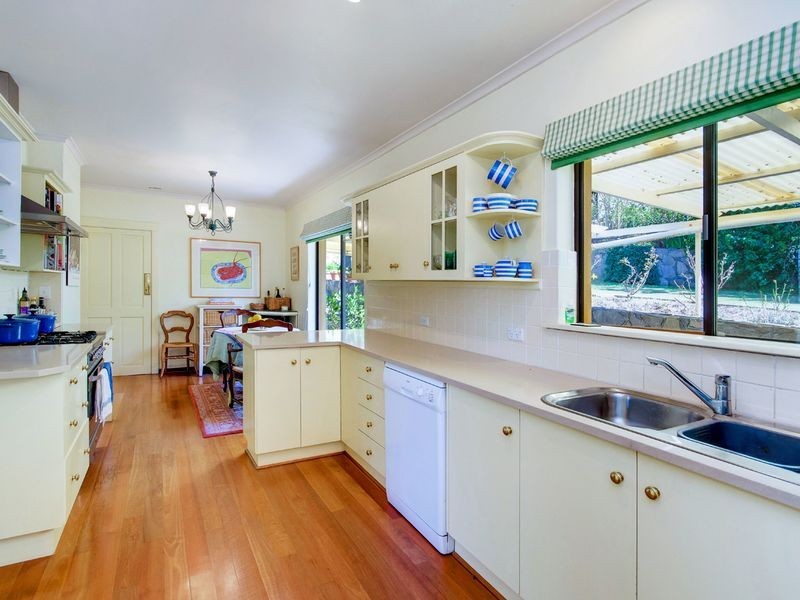 4 Schocroft Avenue, Crafers SA 5152