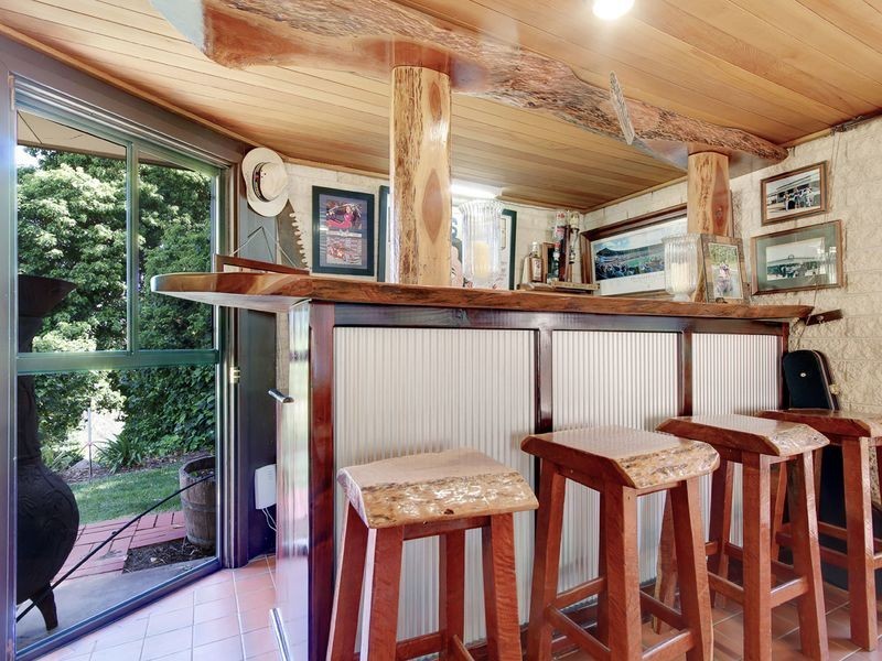 102 Emmett Road, Crafers West SA 5152