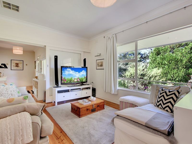 8 Kalmia Avenue, Crafers SA 5152