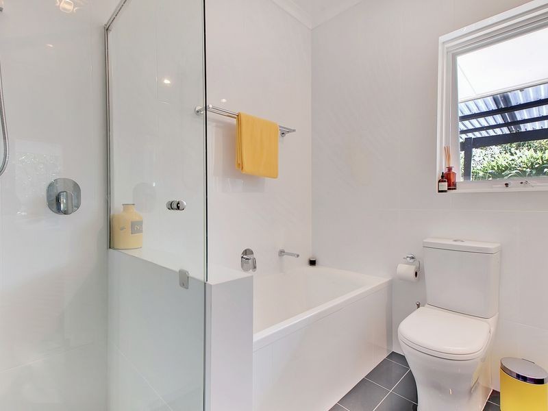 8 Kalmia Avenue, Crafers SA 5152
