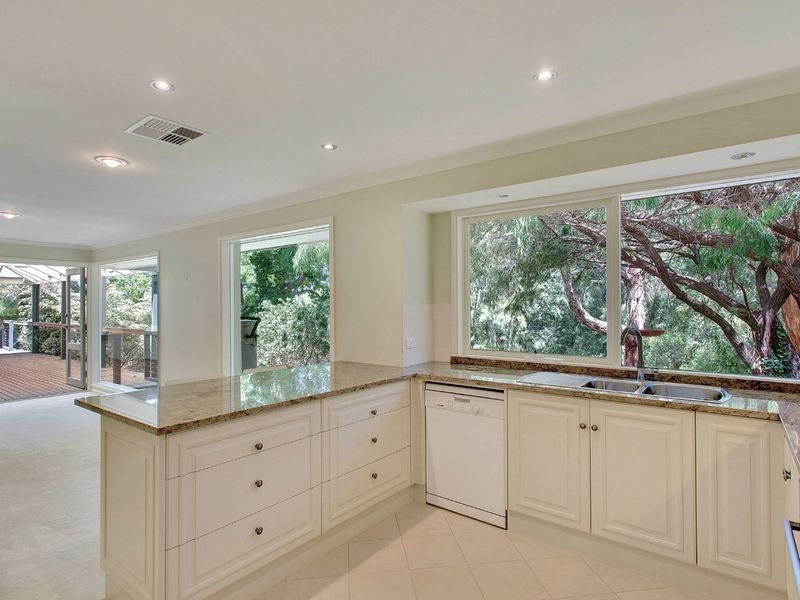 15 Rostrevor Road, Stirling SA 5152