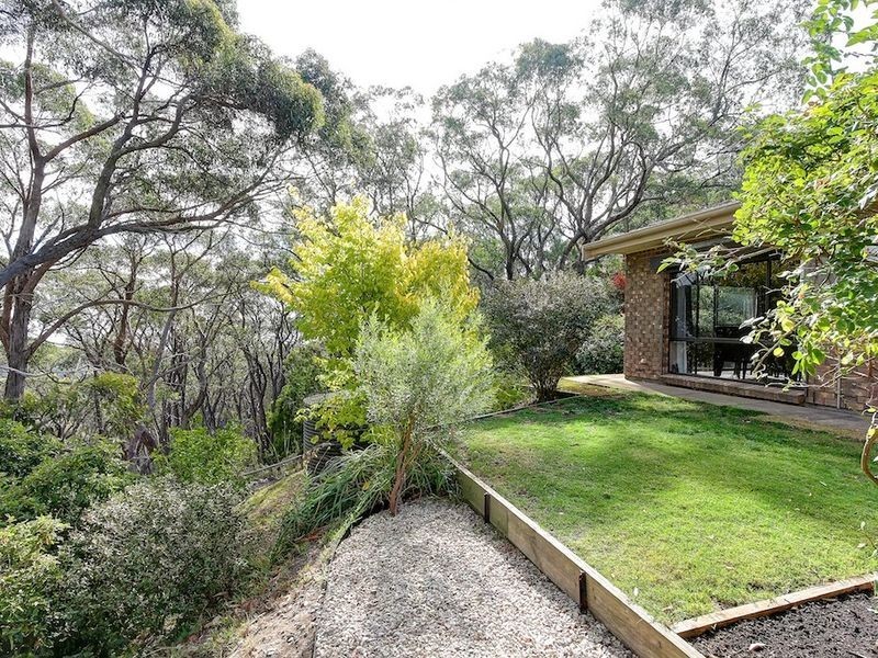 1 Summer Hill Drive, Crafers SA 5152