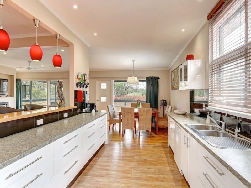 98 Sheoak Road, Crafers West SA 5152