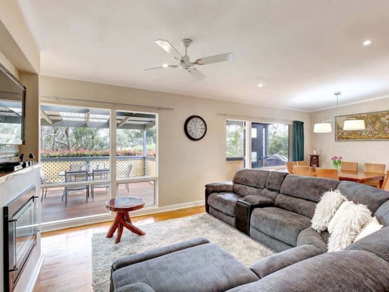 98 Sheoak Road, Crafers West SA 5152